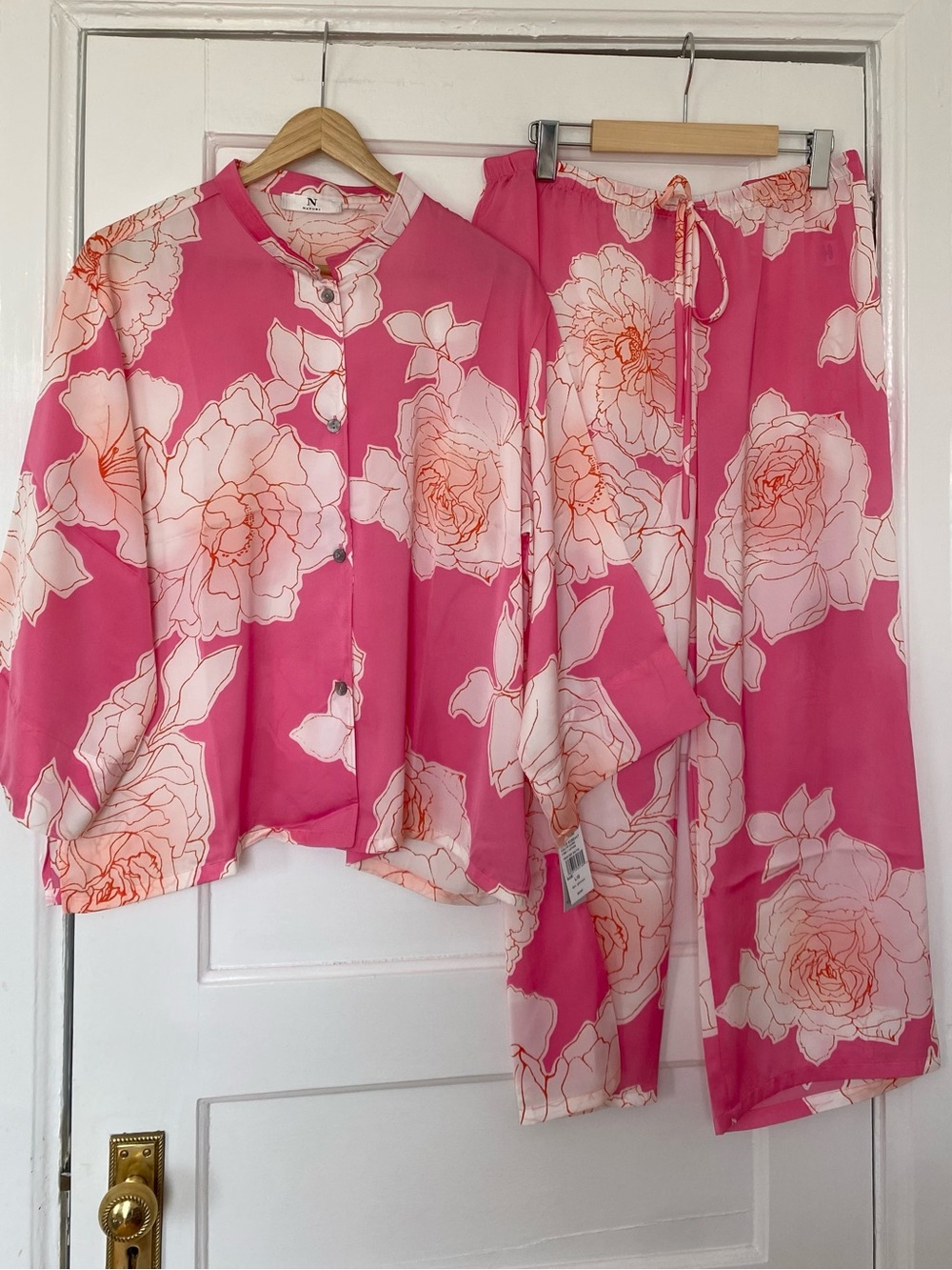 Natori floral 2 piece satin pyjama set new with tags!
